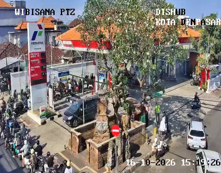 Antrean sepeda motor di SPBU Denpasar saat krisis BBM Bali, terekam CCTV Dishub Kota Denpasar pada 16 Oktober 2026.